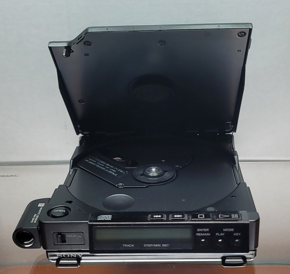 Sony D-555 Discman CD Player need service