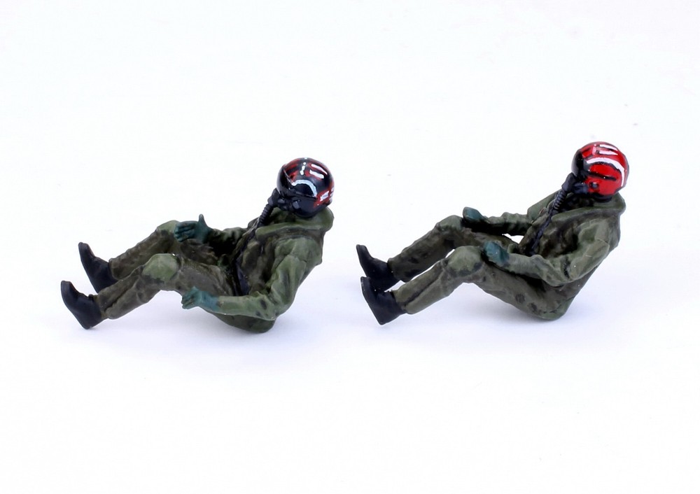 PreSale US Navy Seated Pilots (02 figures) 1:48 Pro Built Model
