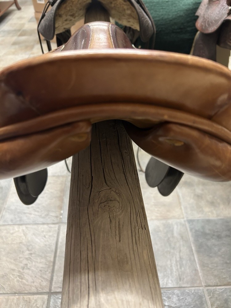 Childeric Hunter Jumper Saddle 17.0