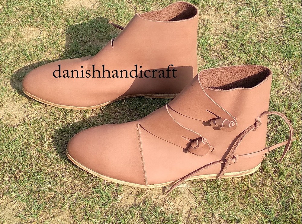 Medieval leather boots Toggle-up boots Renaissance leather boots