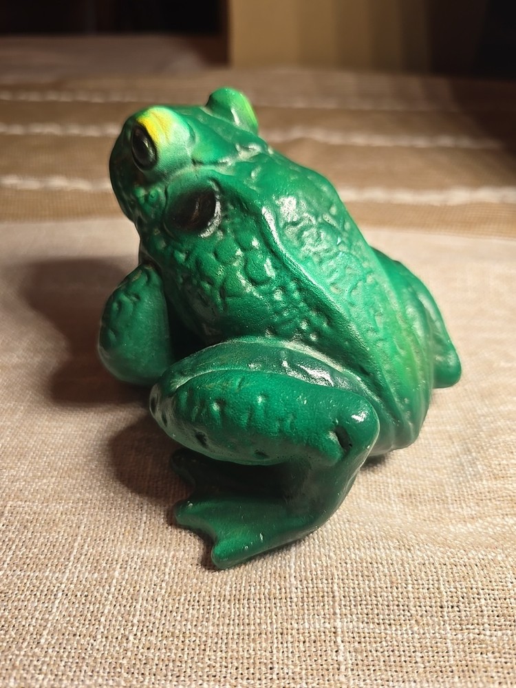 Vintage Heavy Frog Concrete