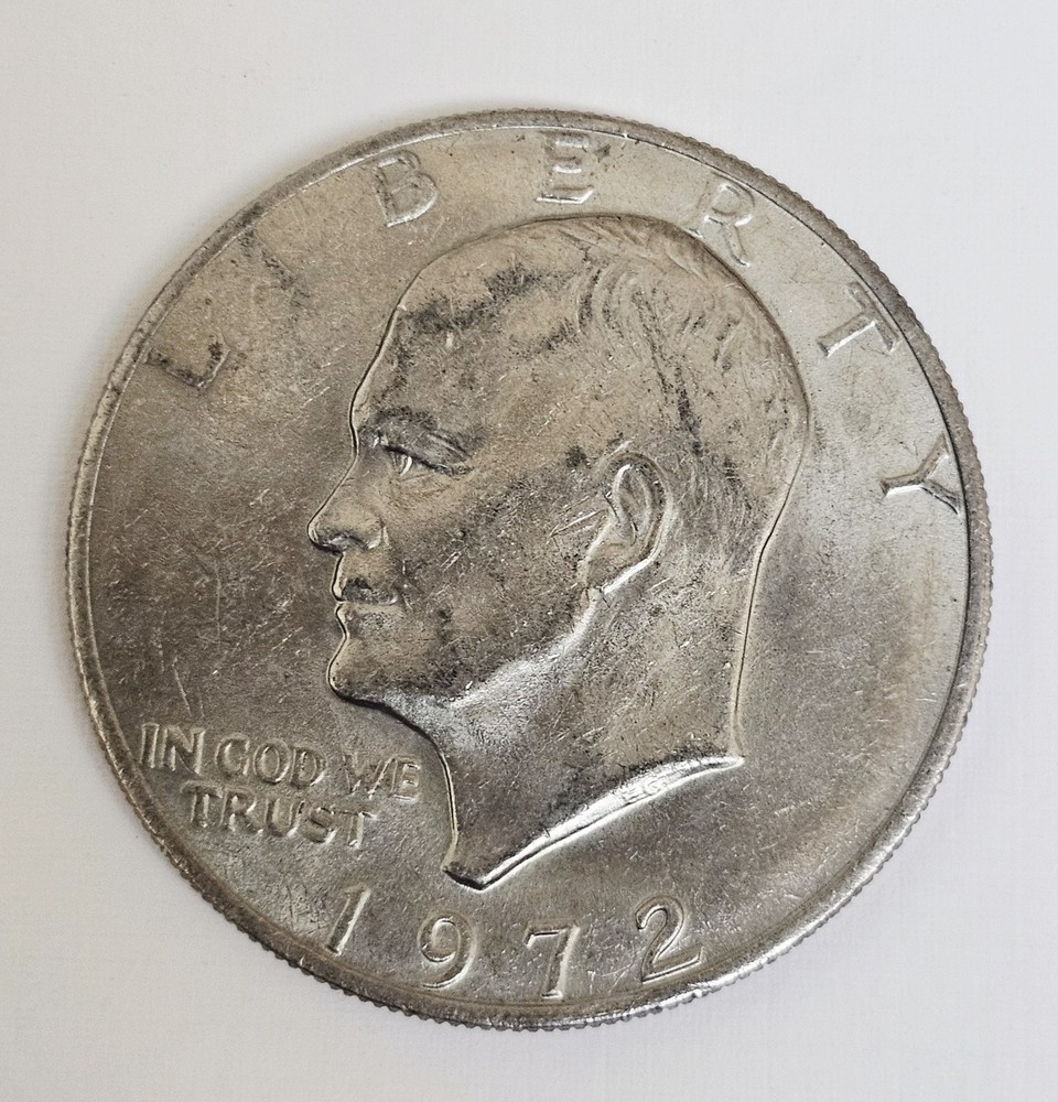 1972 Eisenhower Dollar No Mint Mark (B-5)