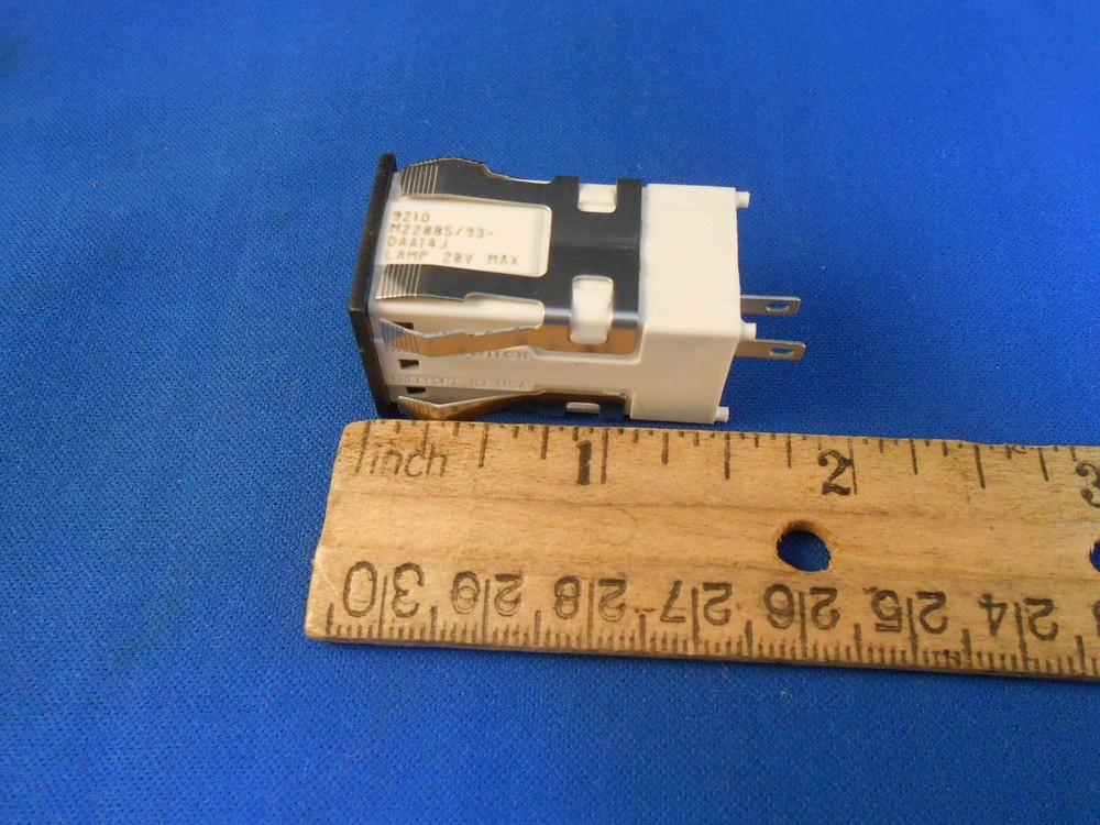 M22885/93-DAA14J MICRO SWITCH LIGHT IND. SHOCK & VIBRATION RESISTANT NOS