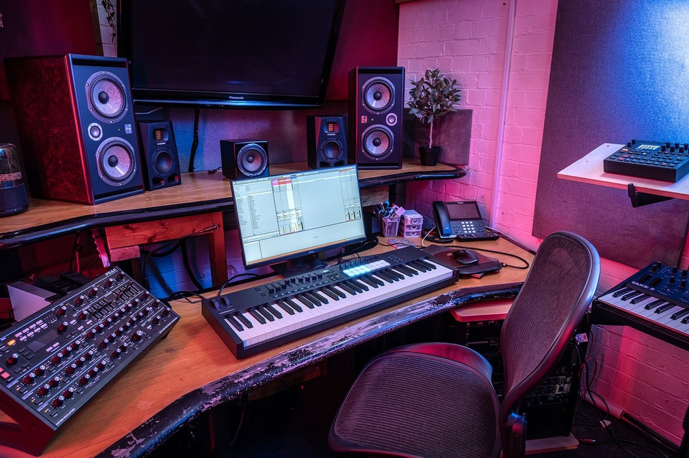 Novation LAUNCHKEY 61 MK4 61-Key USB MIDI Ableton Live Keyboard Controller