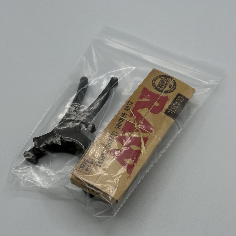 RAW Classic Slow Burning Papers + Black Rolling Paper Bench Display Bundle