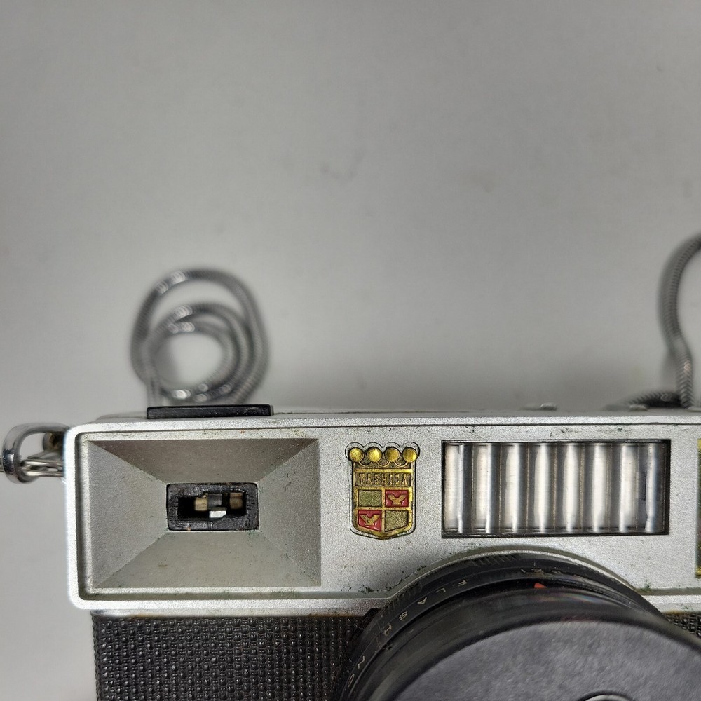 Camera YASHICA Flash-O-Set 35mm Vintage Camera With Case. Untested