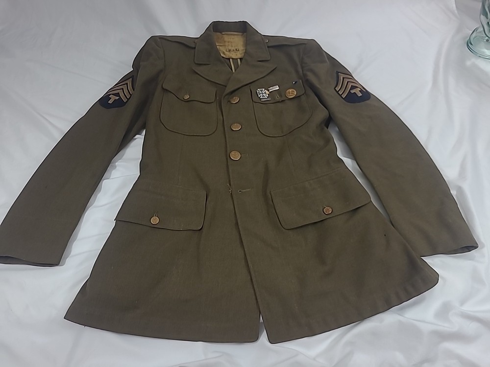 Vtg US Army Sergeant Technician 3rd Class uniform Jacket With Pins WW2 FLAWS
