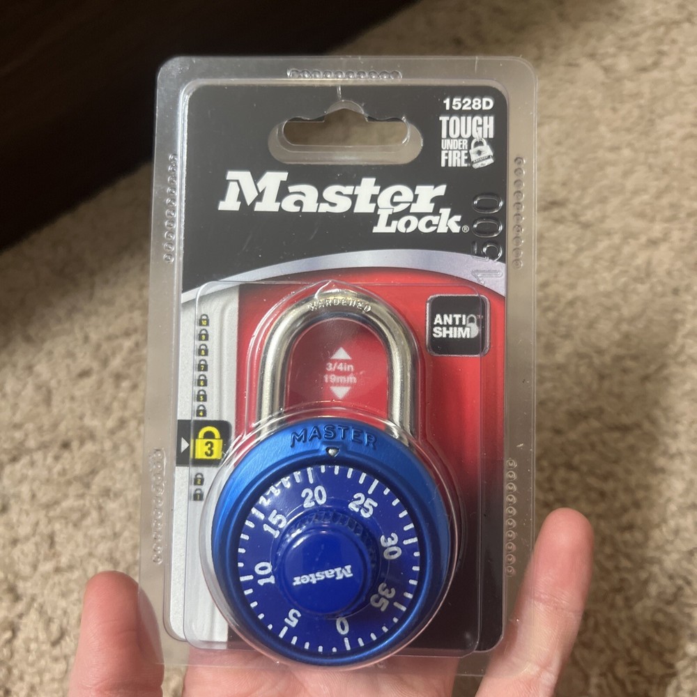 master lock combination padlock 1528D
