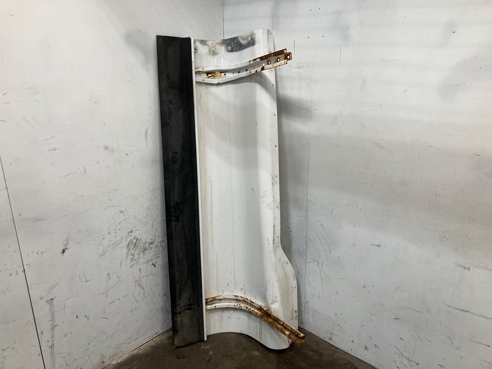 Kenworth T660 WHITE Left/Driver LOWER Side Fairing/Cab Extender - Used