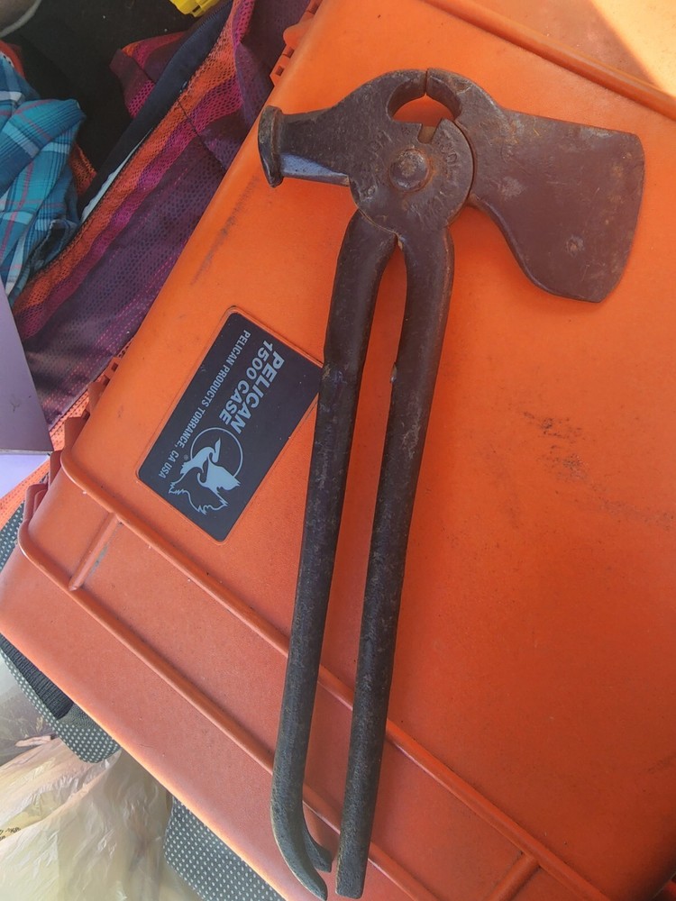 VTG MULTI-TOOL HAMMER AXE PLIERS NAIL PULLER SCREWDRIVER