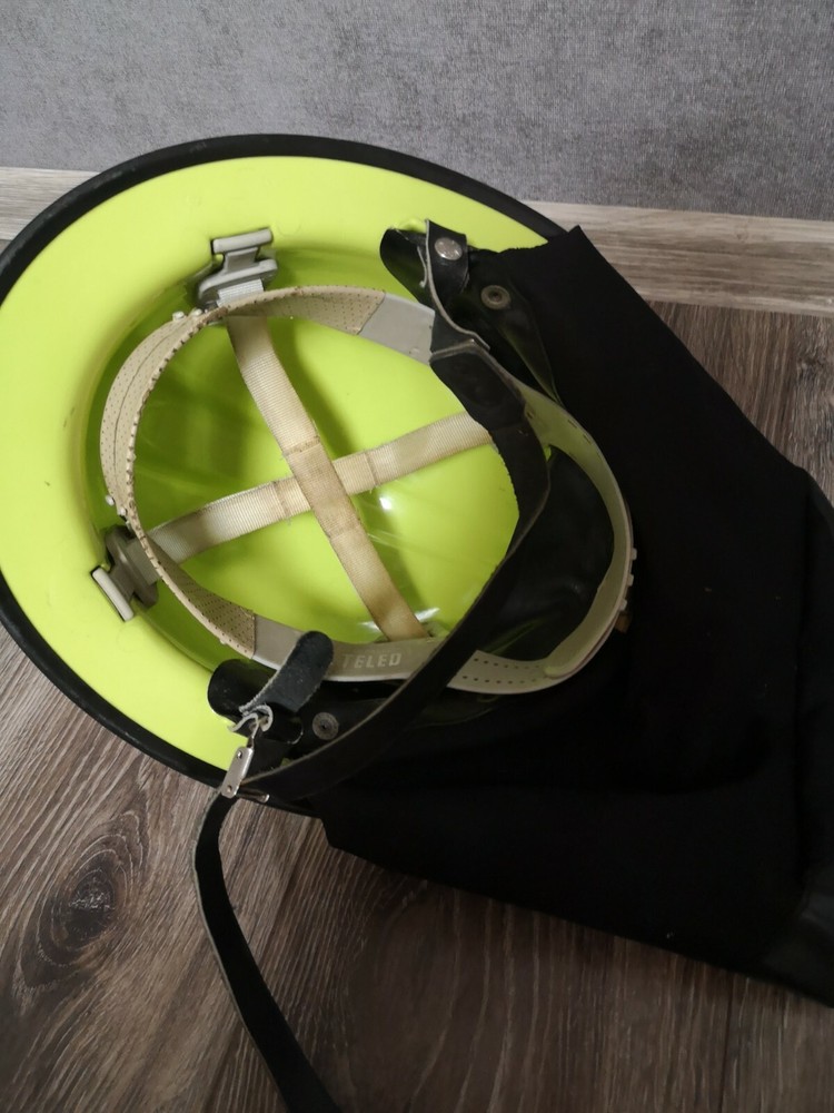 fire helmet + flashlight №1