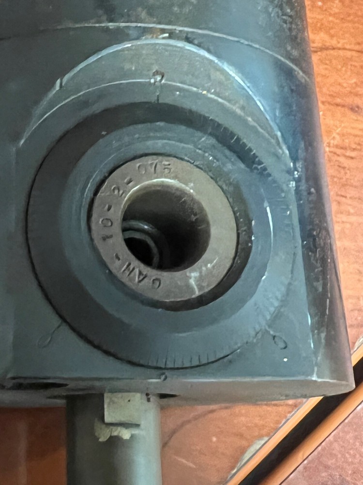 DEVLIEG GAH-10-2-075 ADJUSTABLE BORING HEAD W/BORING BAR ON DEVLIEG CAT 50