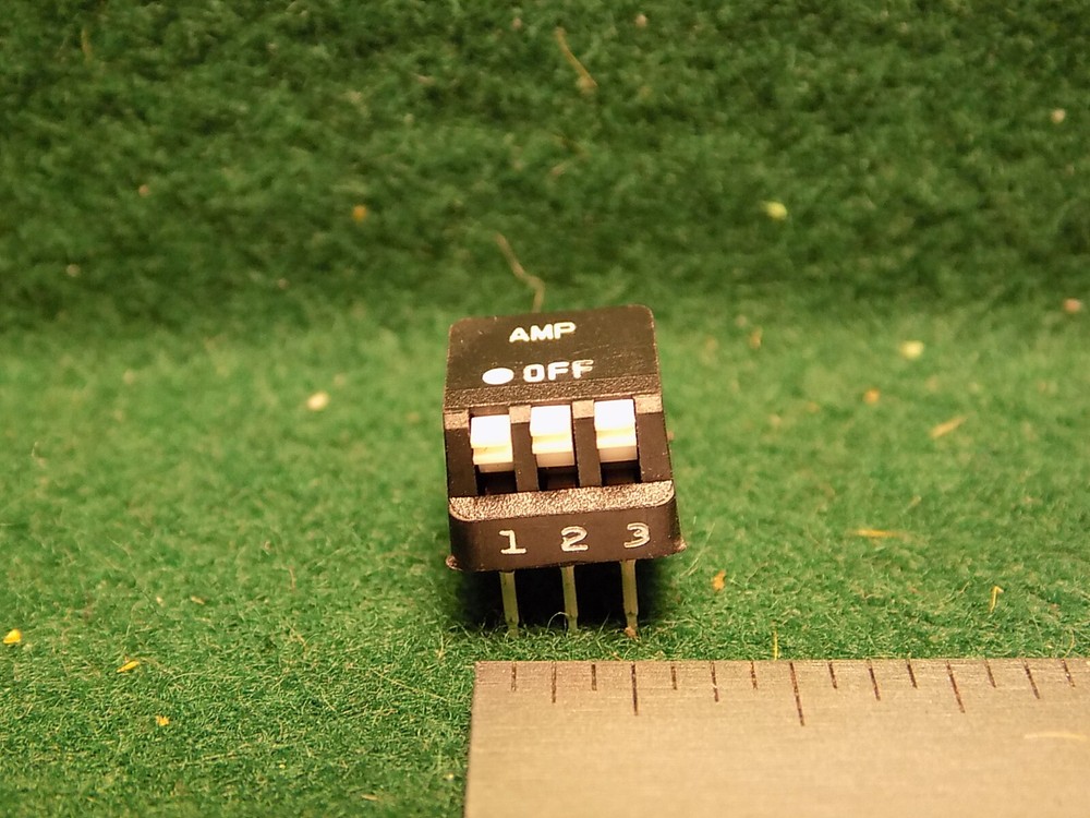 (1 PC) AMP 3 POLE DIP SWITCH NOS