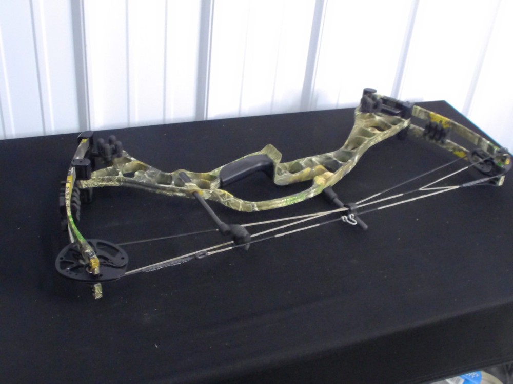 HOYT ECLIPSE RH 40-50LB REAL TREE EDGE COMPOUND BOW NWOT