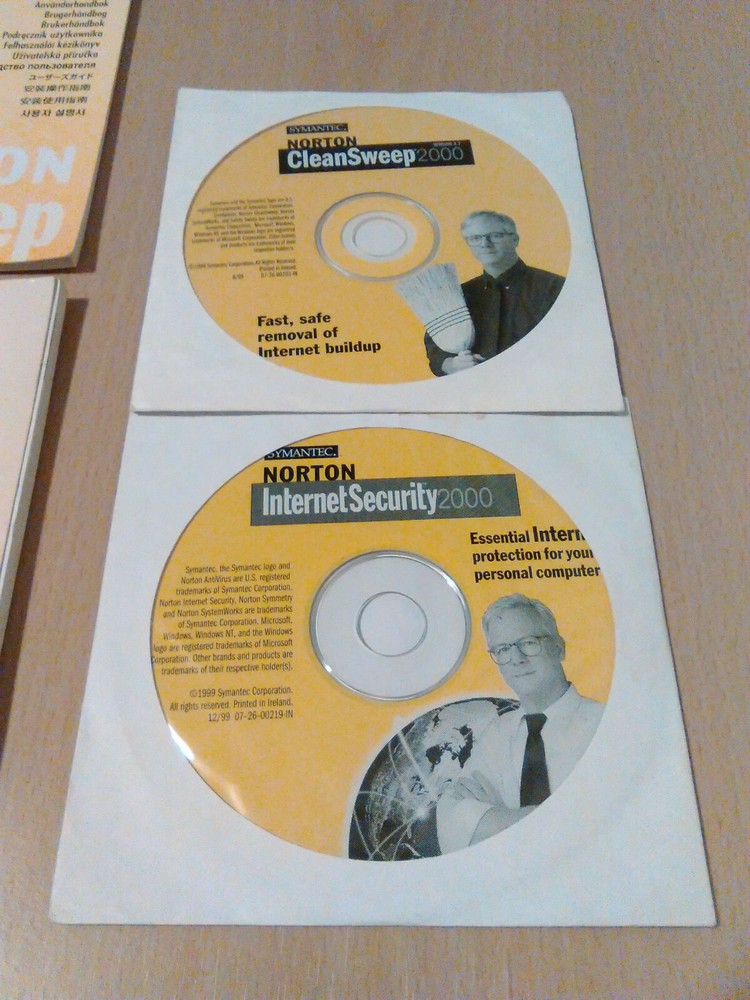Norton AntiVirus 2000/CleanSweep 2000/Internet Security 2000 Bundle + Extras