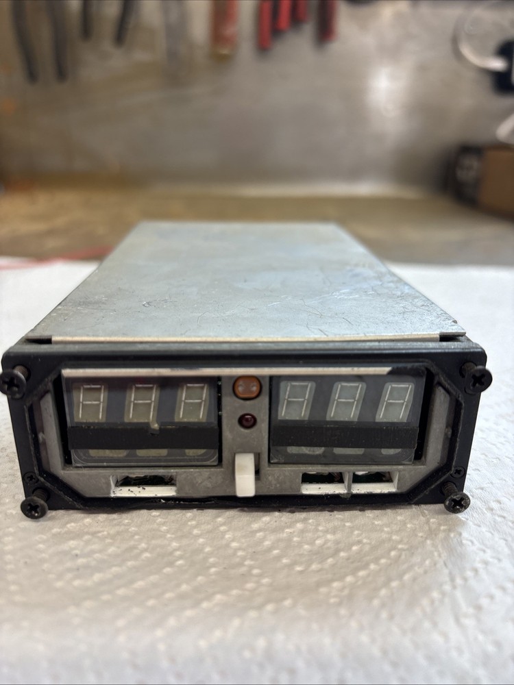 King Radio KI-267 DME Indicator