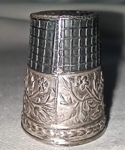Rare Ari D Norman Silver Cat Thimble