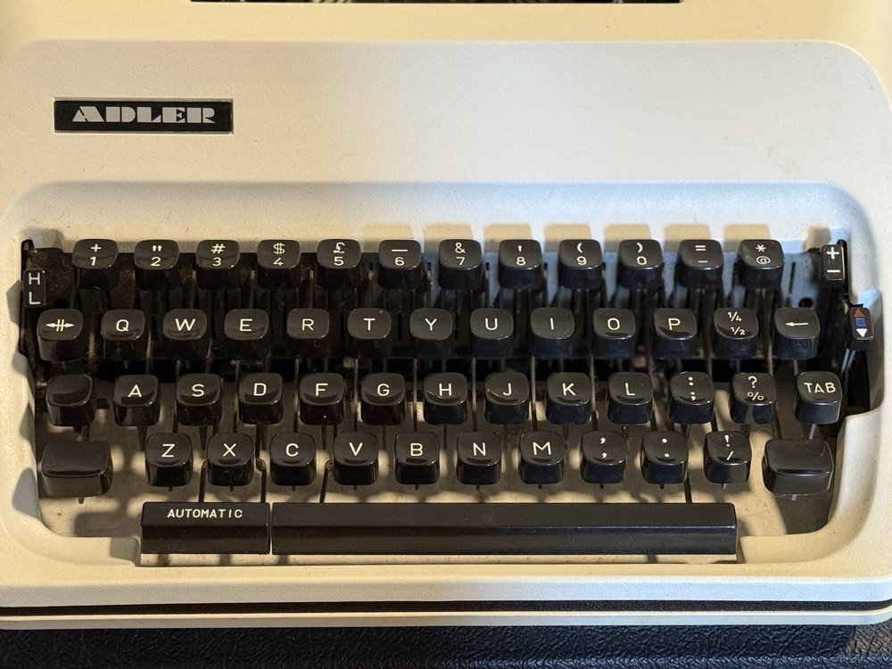 Adler Junior 12 Medium Portable Typewriter - Excellent Condition