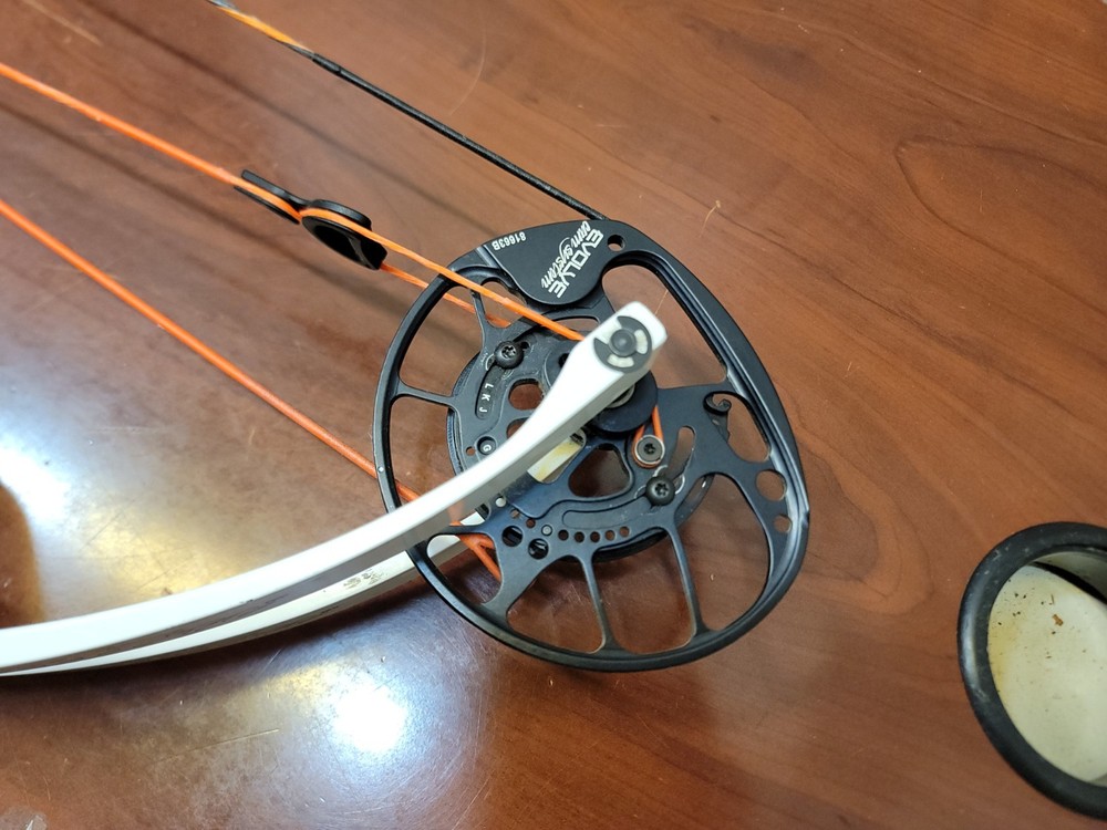 PSE Citation 40 RH Target Archery Compound Bow, Evolve Cam System 28" 60lb Draw