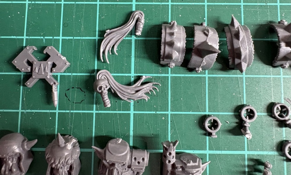 Warhammer 40K Orks Mega Bits Lot| Heads Weapons & Accessories Bundle | Kitbash