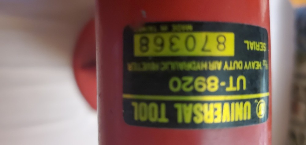 UNIVERSAL TOOL UT-8920 PNEUMATIC RIVETER GUN