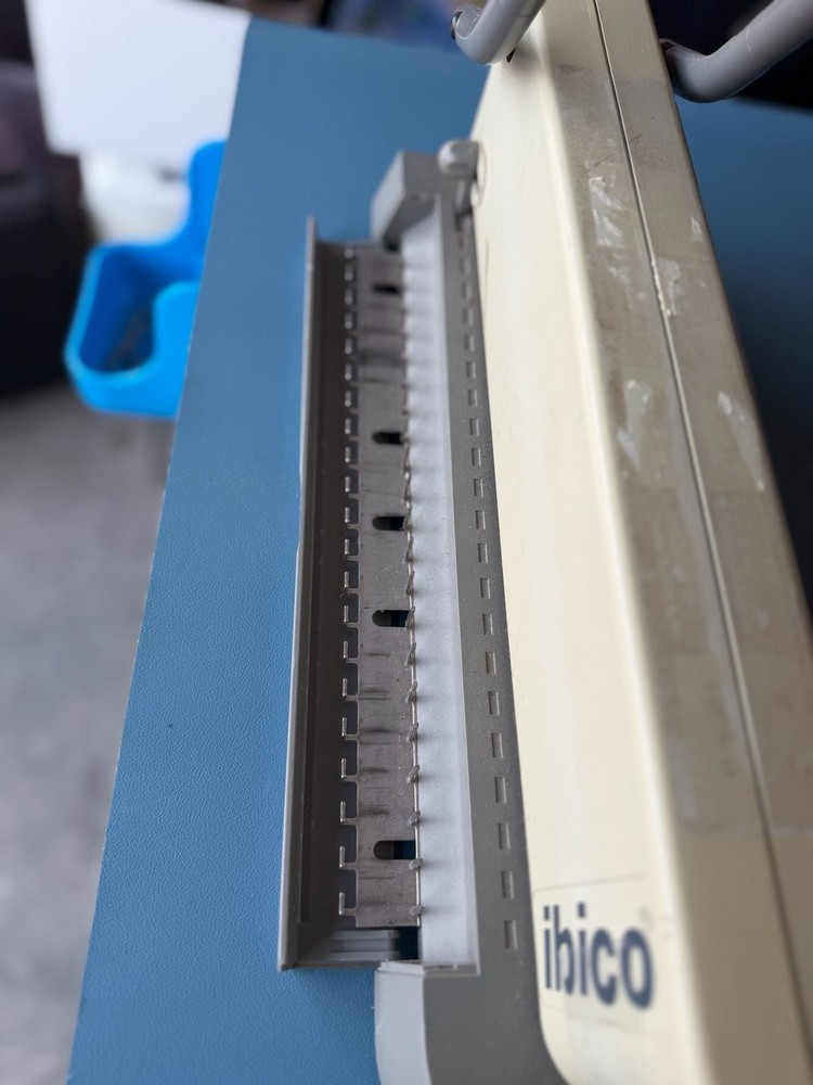 Ibico EB-19 Manual Plastic Comb Binding Machine