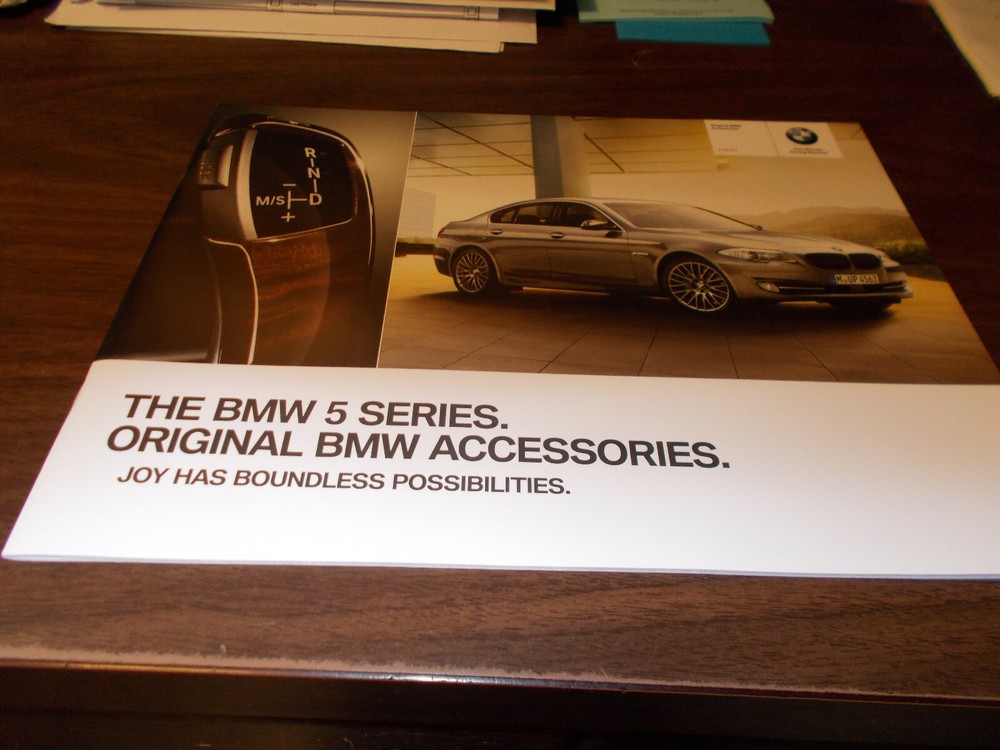 2011 BMW 5 Series 24-page Accessories Catalog
