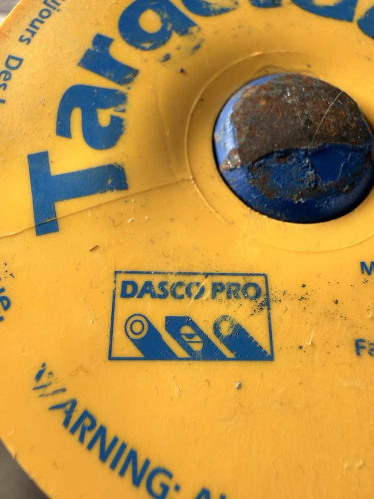 DASCO PRO TARGET GUARD FLOOR CHISEL WITH RUBBER HANDLE 2-1/2"