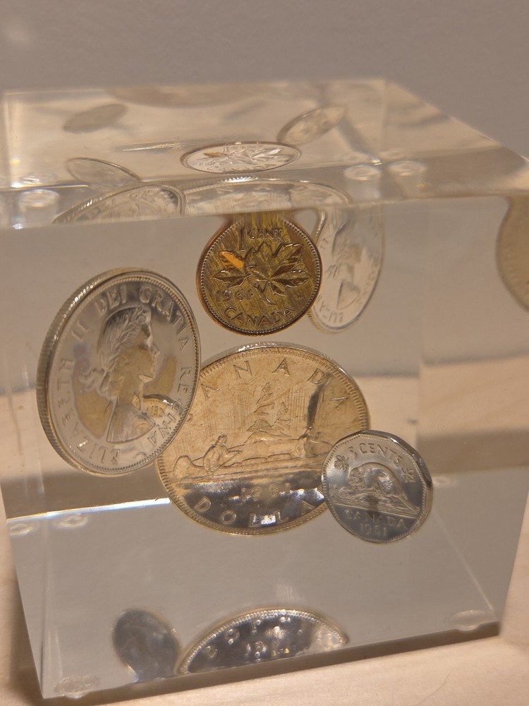 Display Cube With 1961 Dollar, Half Dollar, Quarter, Dime And Cent Canada, Ms...