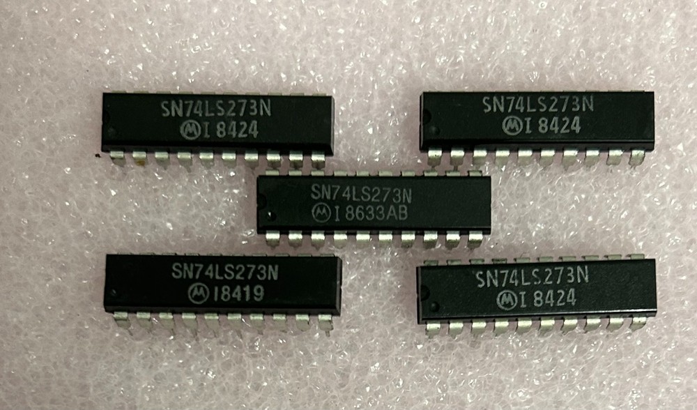 5ea MOTOROLA  SN74LS273N