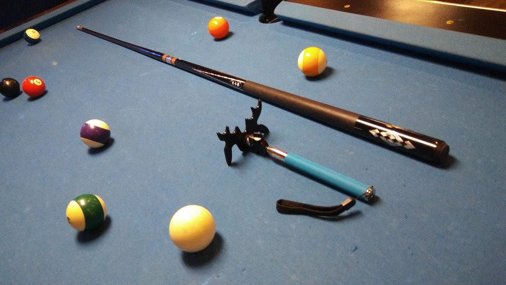 RED - CUE BRIDGE EXTENDABLE TELESCOPING MOOSE HEAD CRUTCH REST POOL 9 POSITIONS
