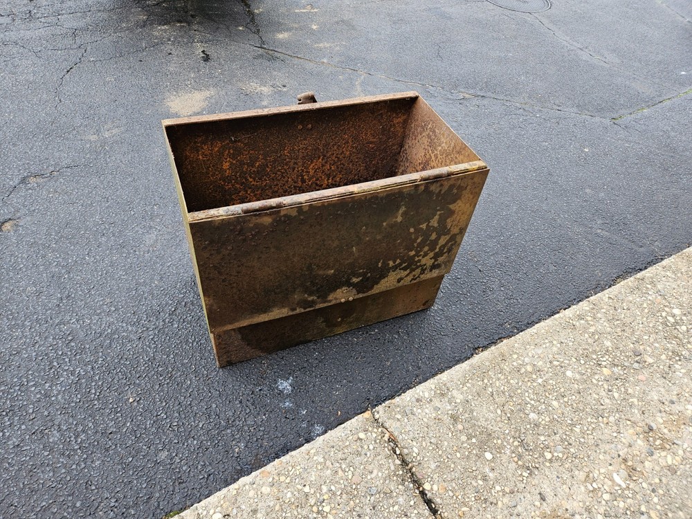 Metal Chest/Tool Box top latch