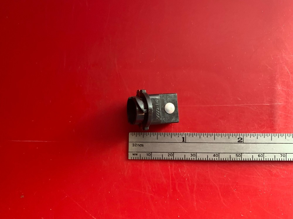 5x CIC9000-TW CIC CONNECTOR LAMP SOCKET 2 LEADS