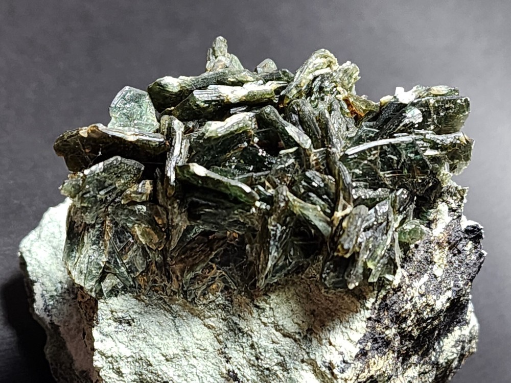 Clinochlore Fe Mineral Specimen