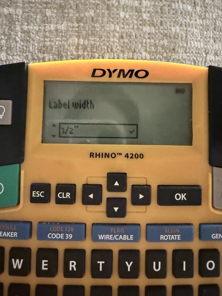 Dymo Rhino 4200 Handheld Portable Label Maker