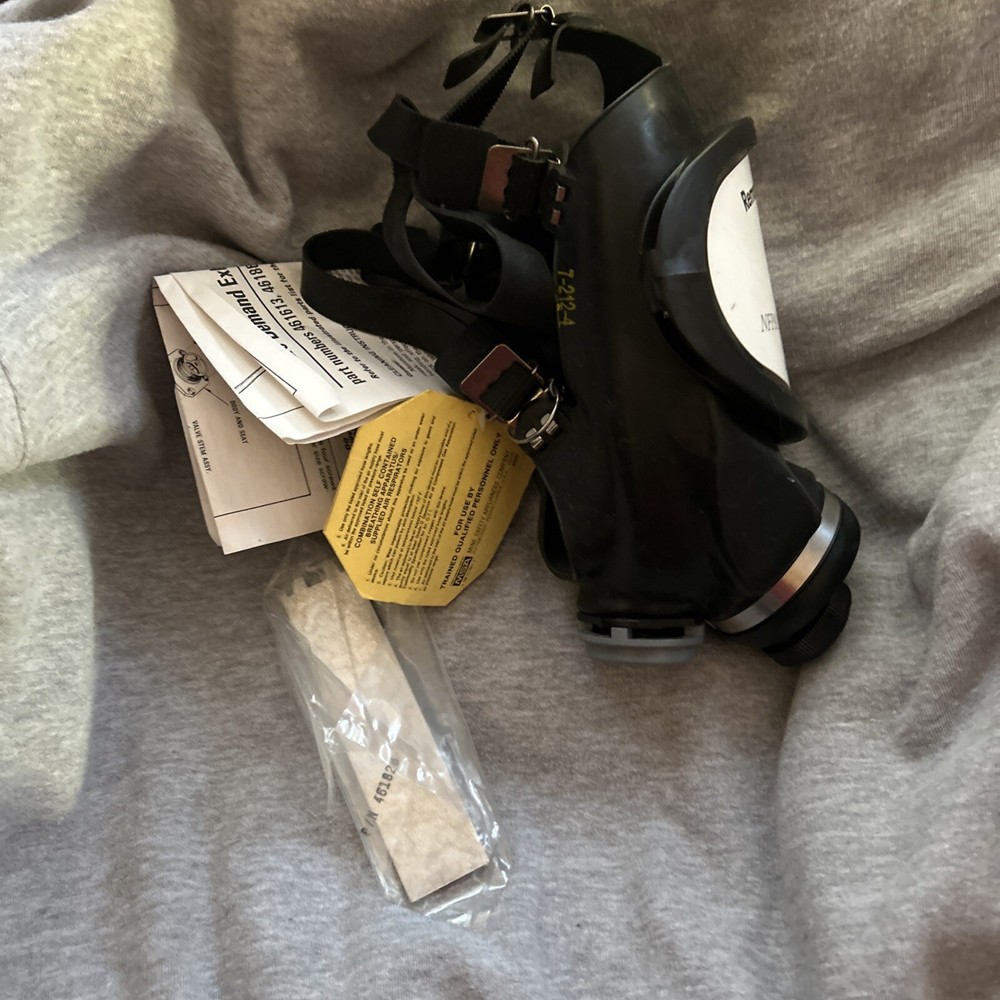 MSA FACEPIECE 7-212-4 PRESSURE DEMAND EXHALATION VAVE TYPE Medium