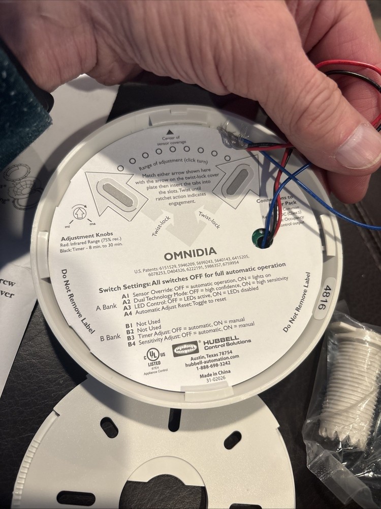 New Hubbell OMNIDIA PIR & Acoustic Sensor Coverage 450 Sq. Ft. White