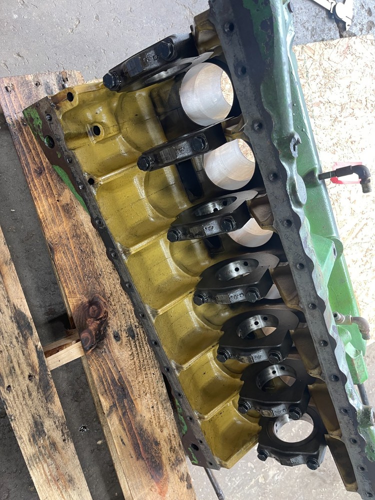 1982 John Deere 2940 Tractor Engine Block R72975