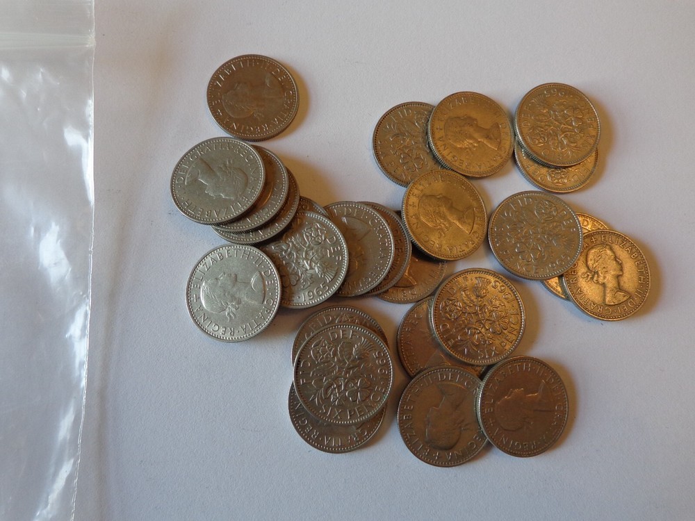 25 ELIZEBETH II SIXPENCES 1965 GOOD CONDITION REF E.