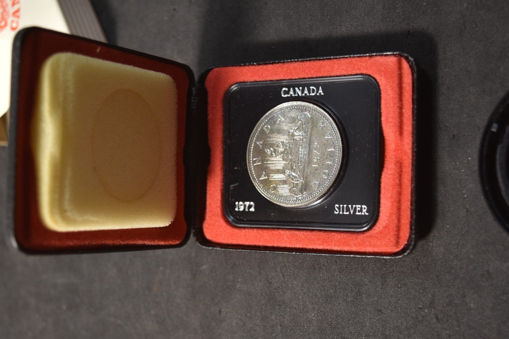 CANADA 1972 UNC SILVER DOLLAR