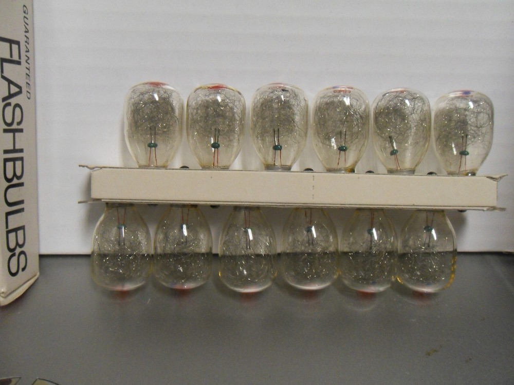 Vintage (12) GE M3 Flashbulbs With Box