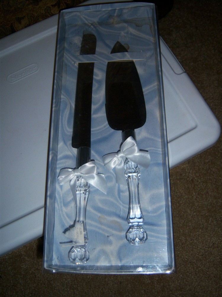 NIB Classic Treasure Master WEDDING Engravable Acrylic Knife and Server Set