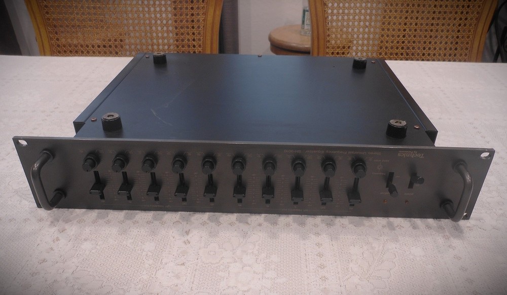 VERY NICE TECHNICS SH-9010 (E) PROFESSIONAL AUDIO EQUALIZER, WORKS BEAUTIFULLY!