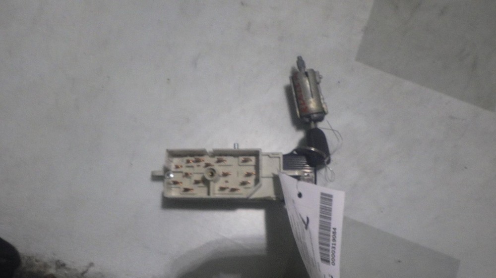 04 FORD MUSTANG Ignition W/Key