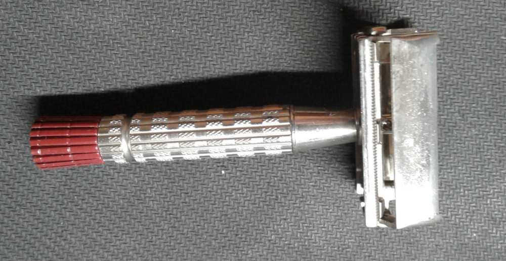Gillette Red Tip Razor, B 4 Date Code, nice