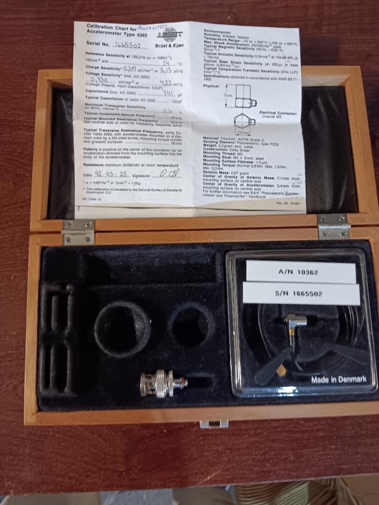Bruel Kjaer accelerometer Type 4383 with Connector Cable