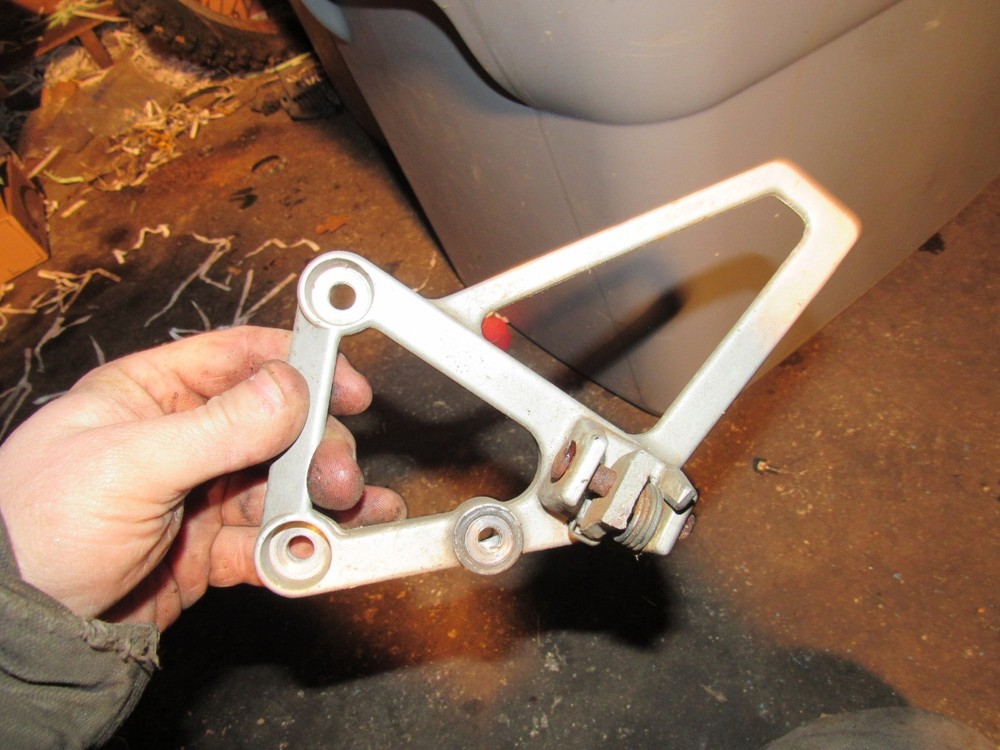 1990 honda cbr600 hurricane left front foot peg bracket