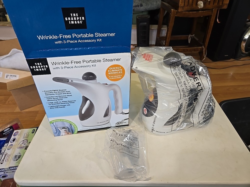Shift Portable Wrinkle-Free Steamer  (E)