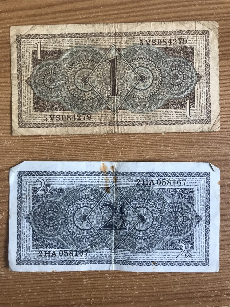 2 X Netherlands Banknotes. 1 & 2 1/2 Gulden. Dated 1949.
