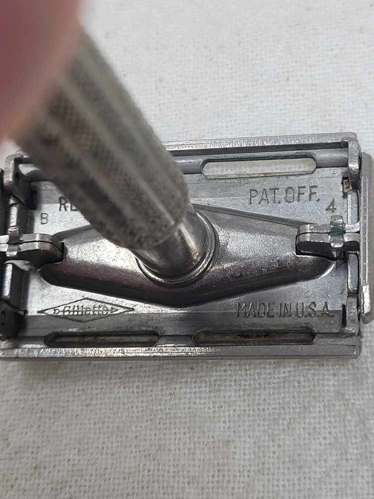 vintage Gillette 1956 B-4 Speed tip razor